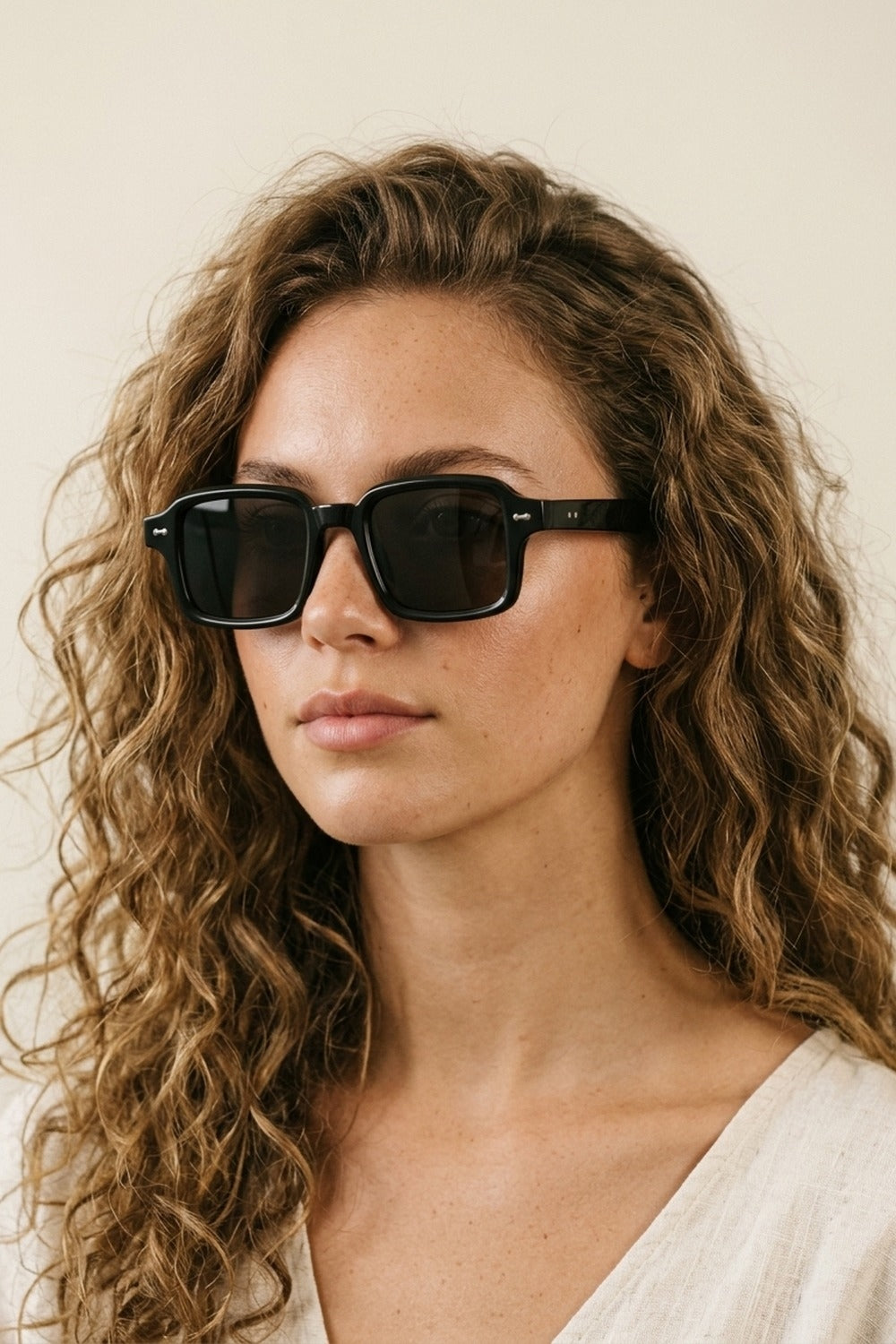 UNIKCOSA Black Rectangular Frame Classic Chunky Sunglasses
