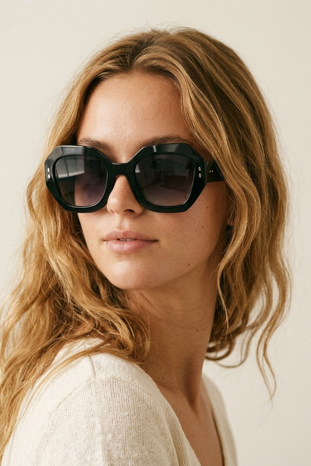 UNIKCOSA Black Geometric Oversized Frame Gradient Lens Sunglasses