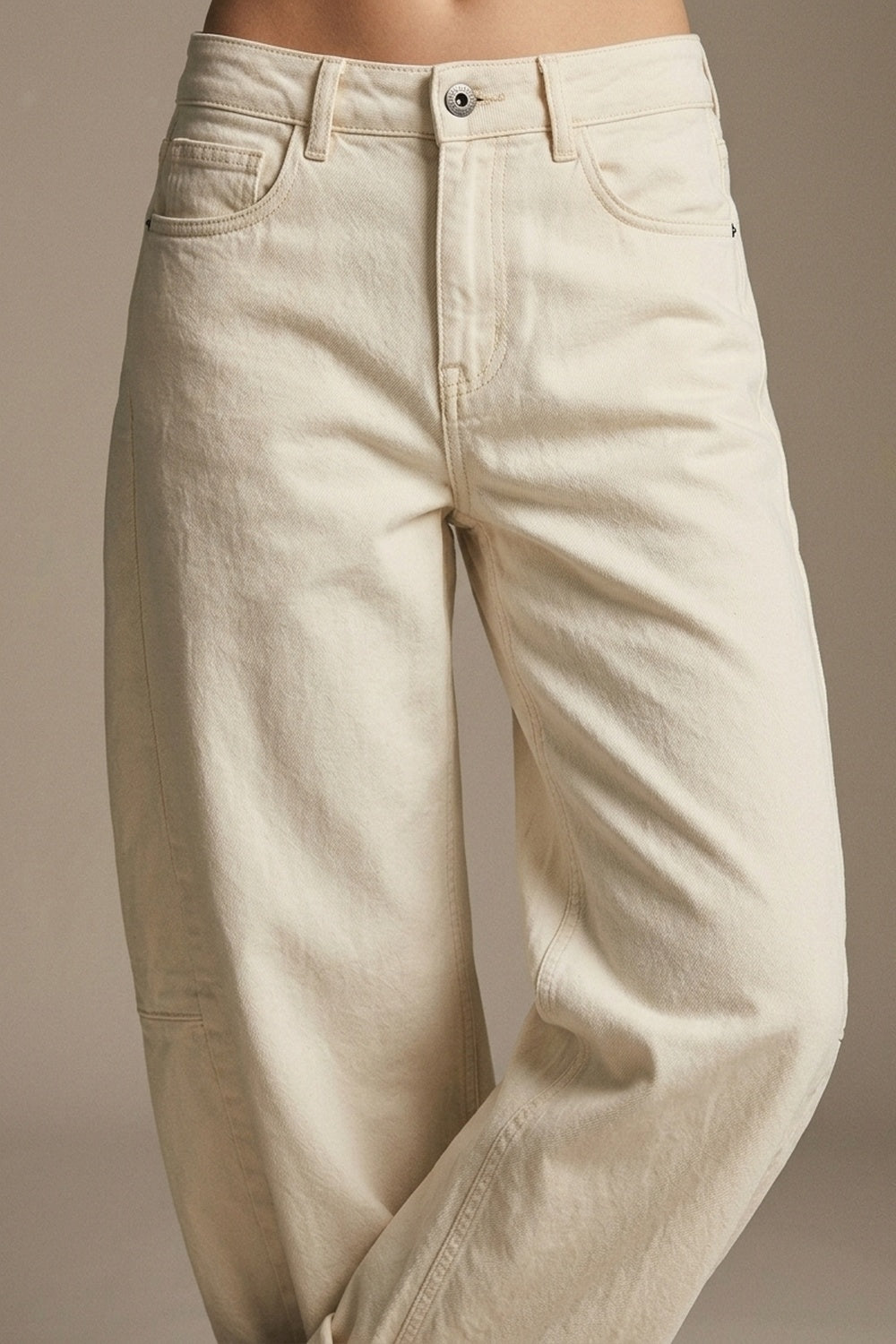 UNIKCOSA Cream Barrel-Leg Balloon Jeans with Pockets