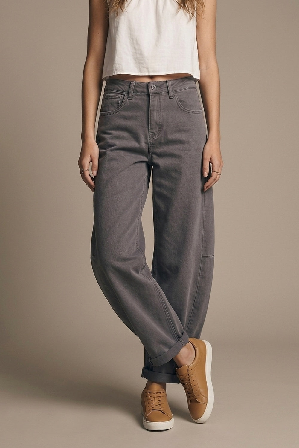 UNIKCOSA Gray Barrel-Leg Balloon Jeans