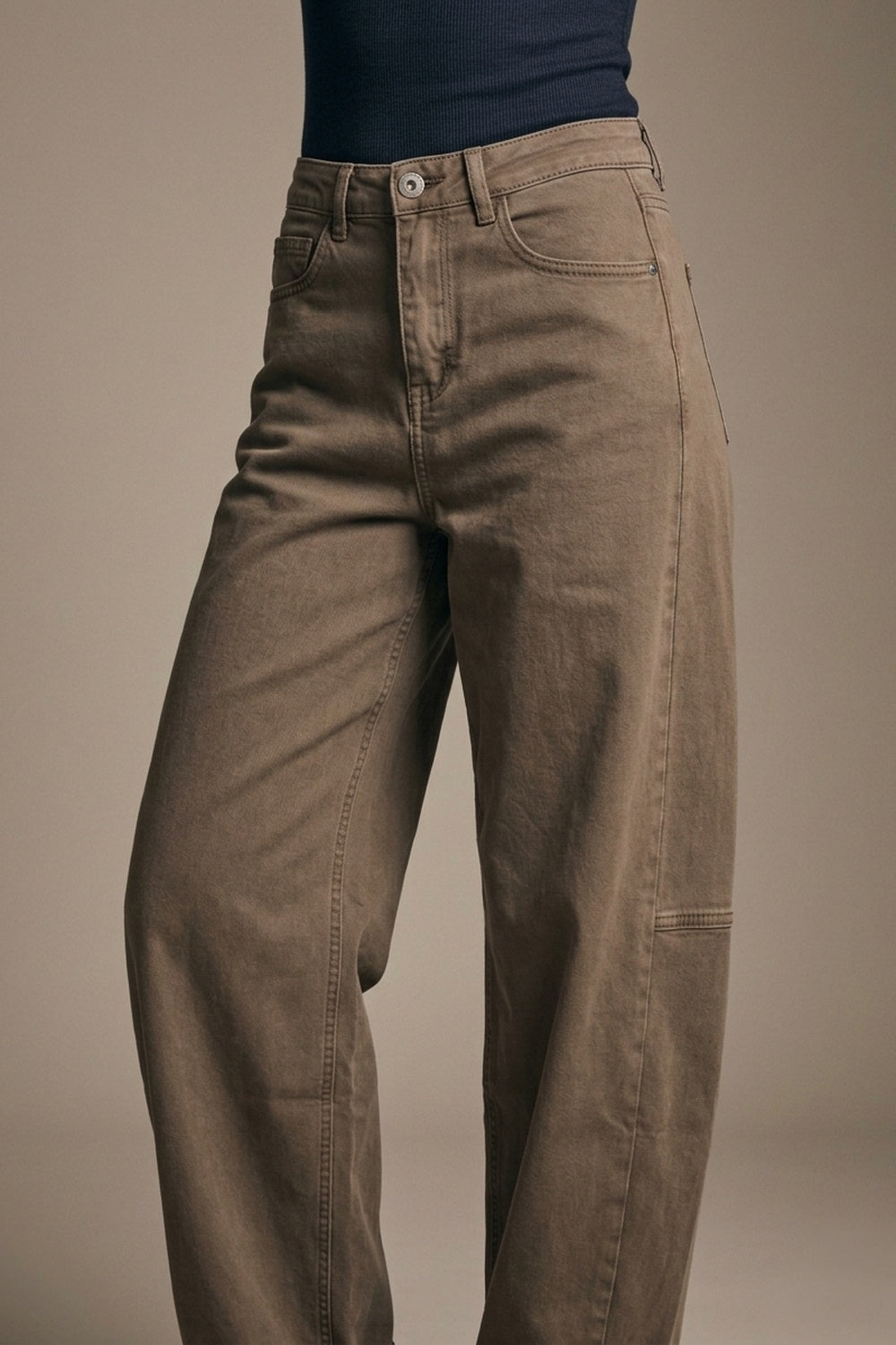 Fango Wide-Leg Pants in Barrel Style with side seam