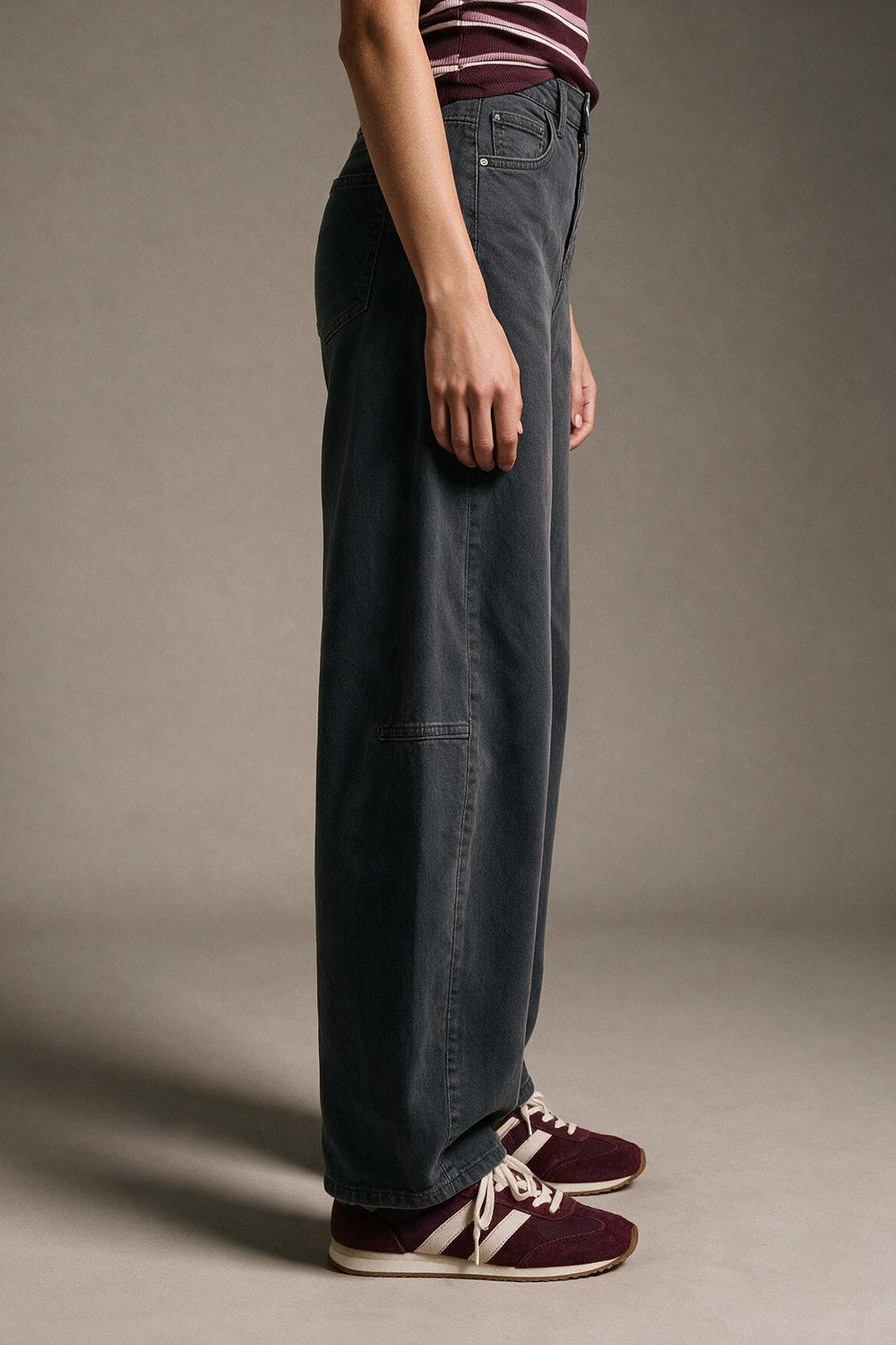 Grey Wide-Leg Pants in Barrel Style with side seam
