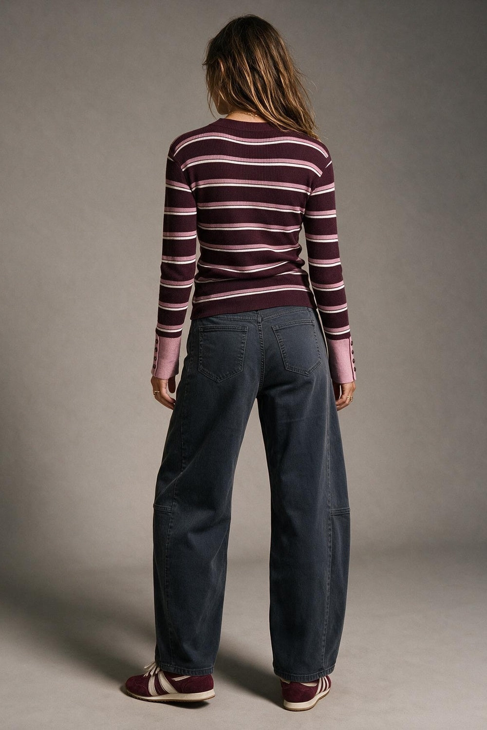 Grey Wide-Leg Pants in Barrel Style with side seam