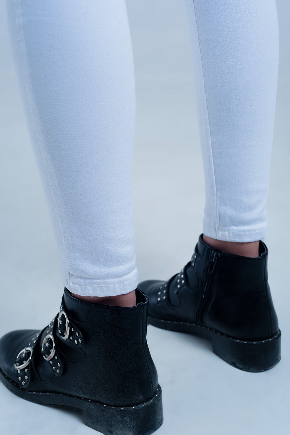 White Jeggings with back pockets