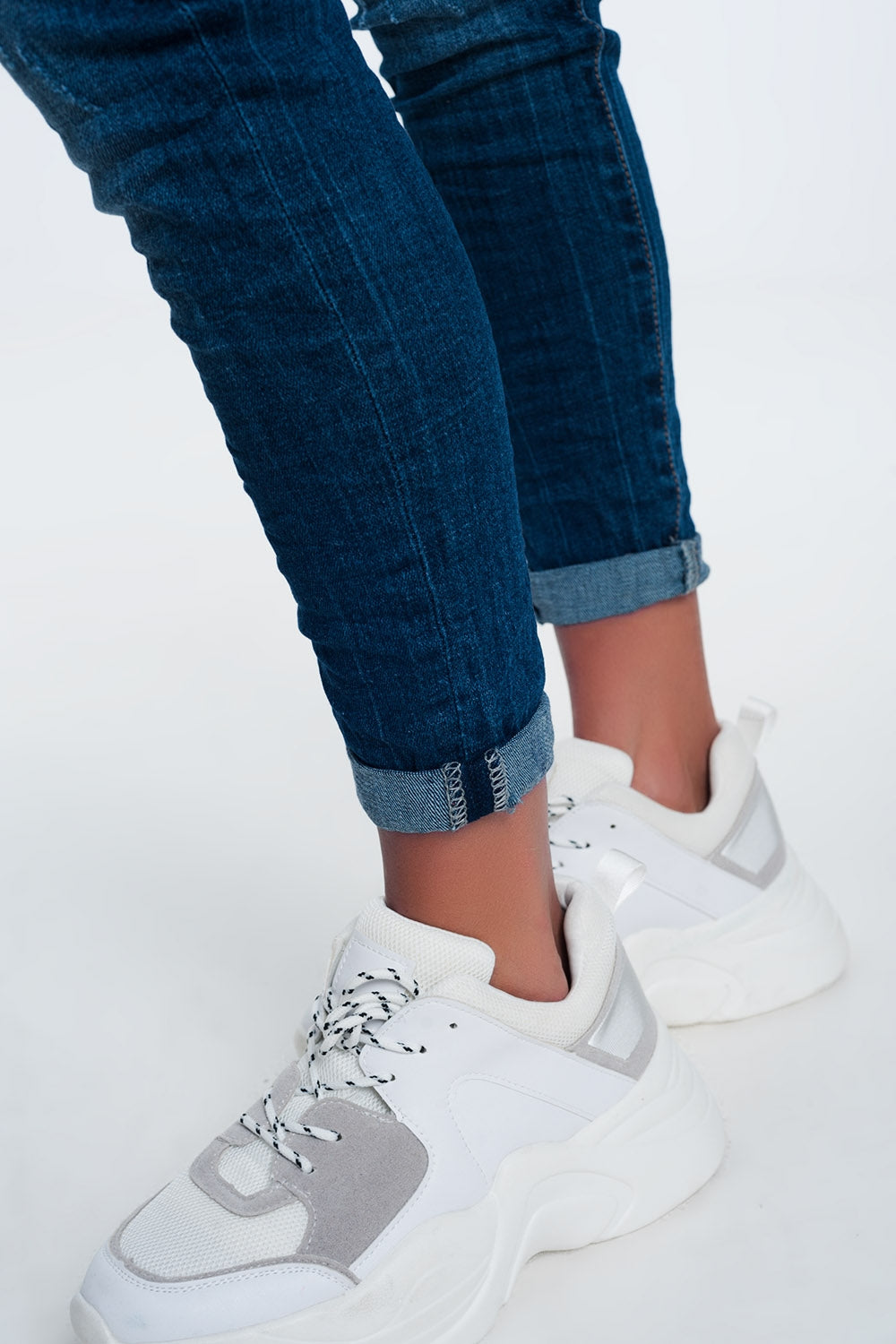 skinny jeans with wear detail