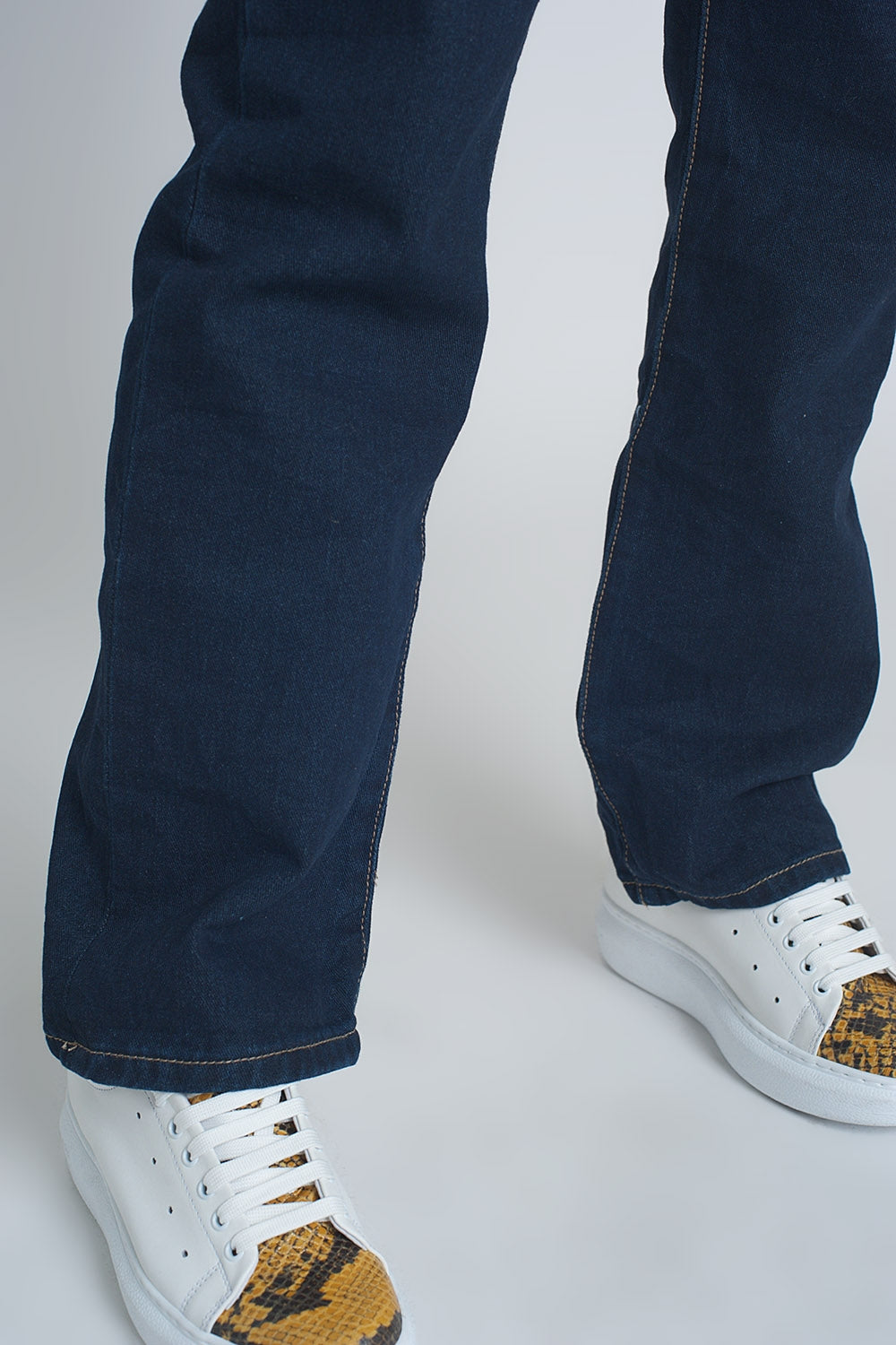 High rise straight cut jeans in dark blue