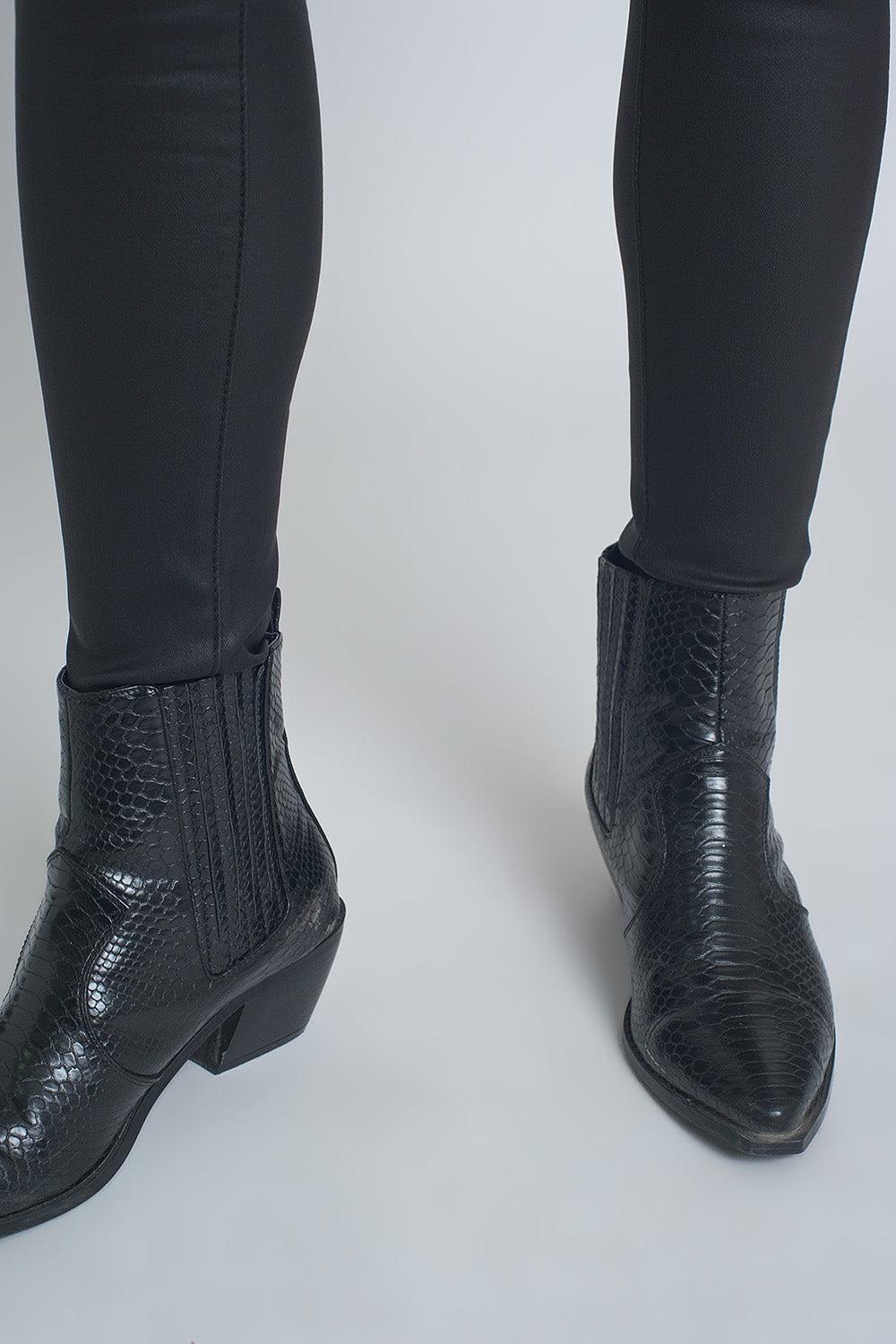 Faux leather skinny trousers in black colour