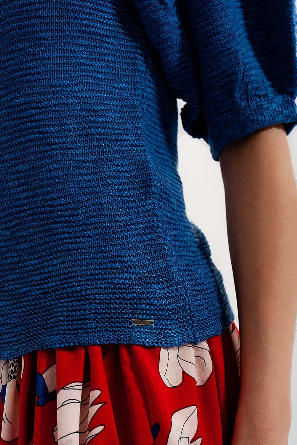 Short sleeve knitted top in blue