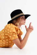 Polka dot top with puffed sleeves and square neckline in yellow