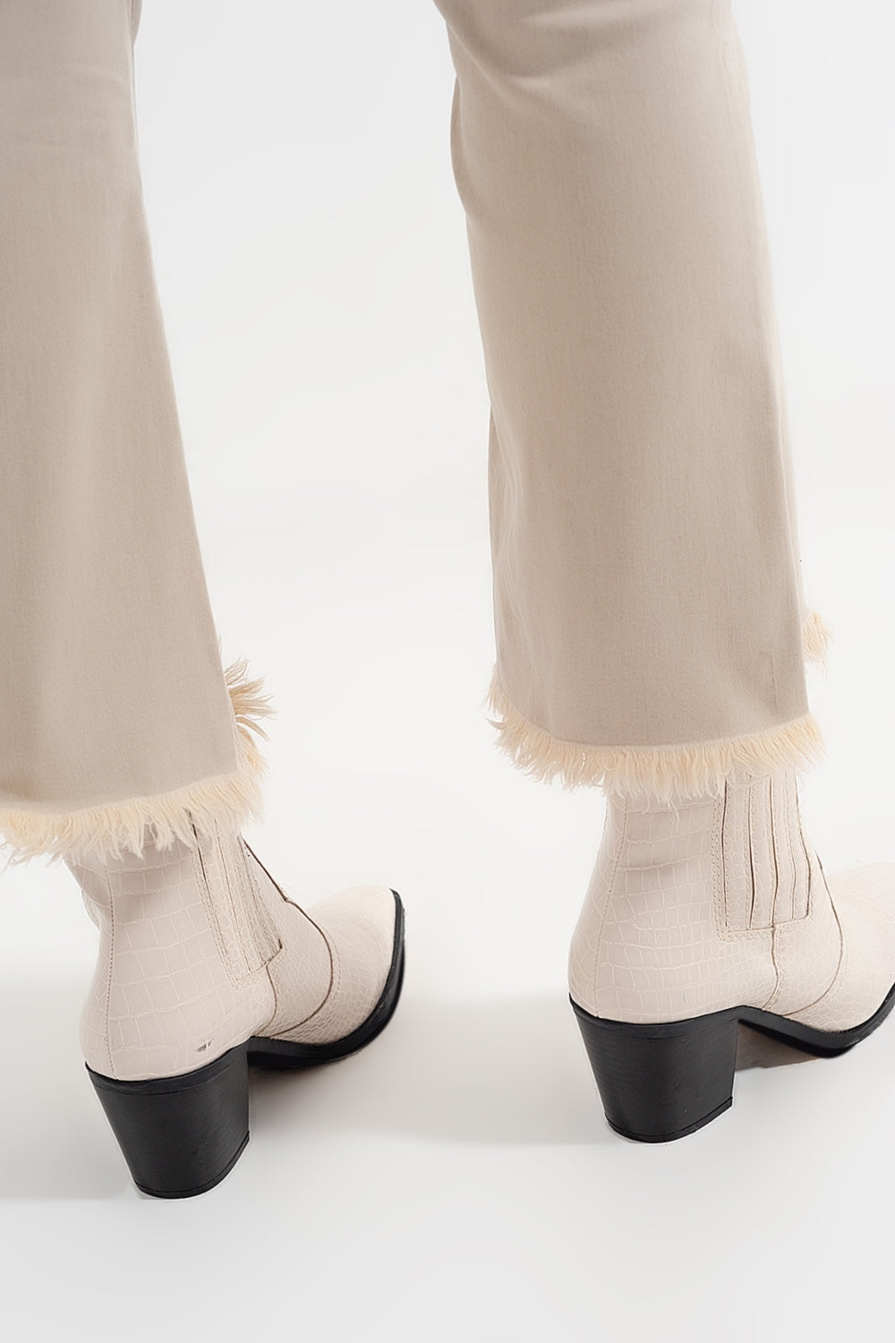 straight jeans in beige with wide ankles