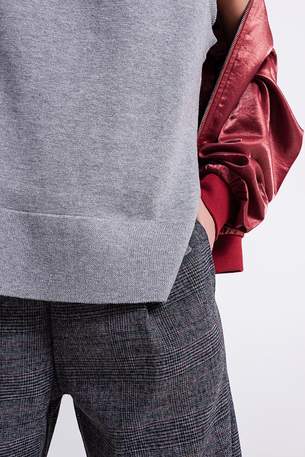 Knitted vest in grey