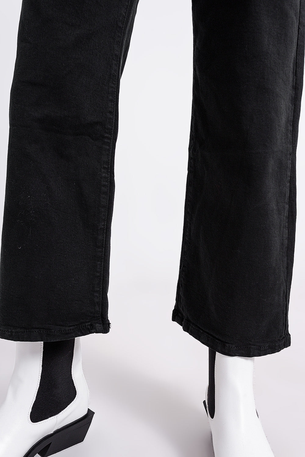 Cropped wide leg jeans in black