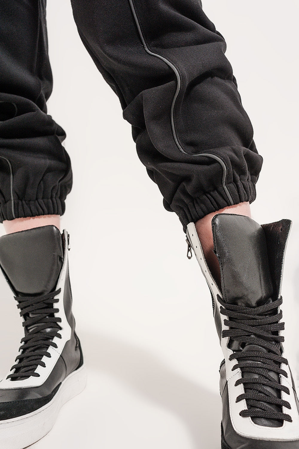 Joggers with drawstring waist and front seam in black