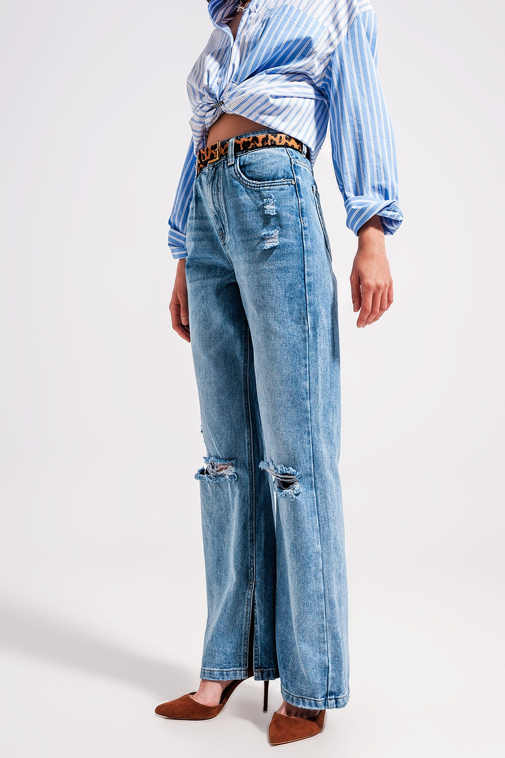 High waist jeans with split hem in vintage wash