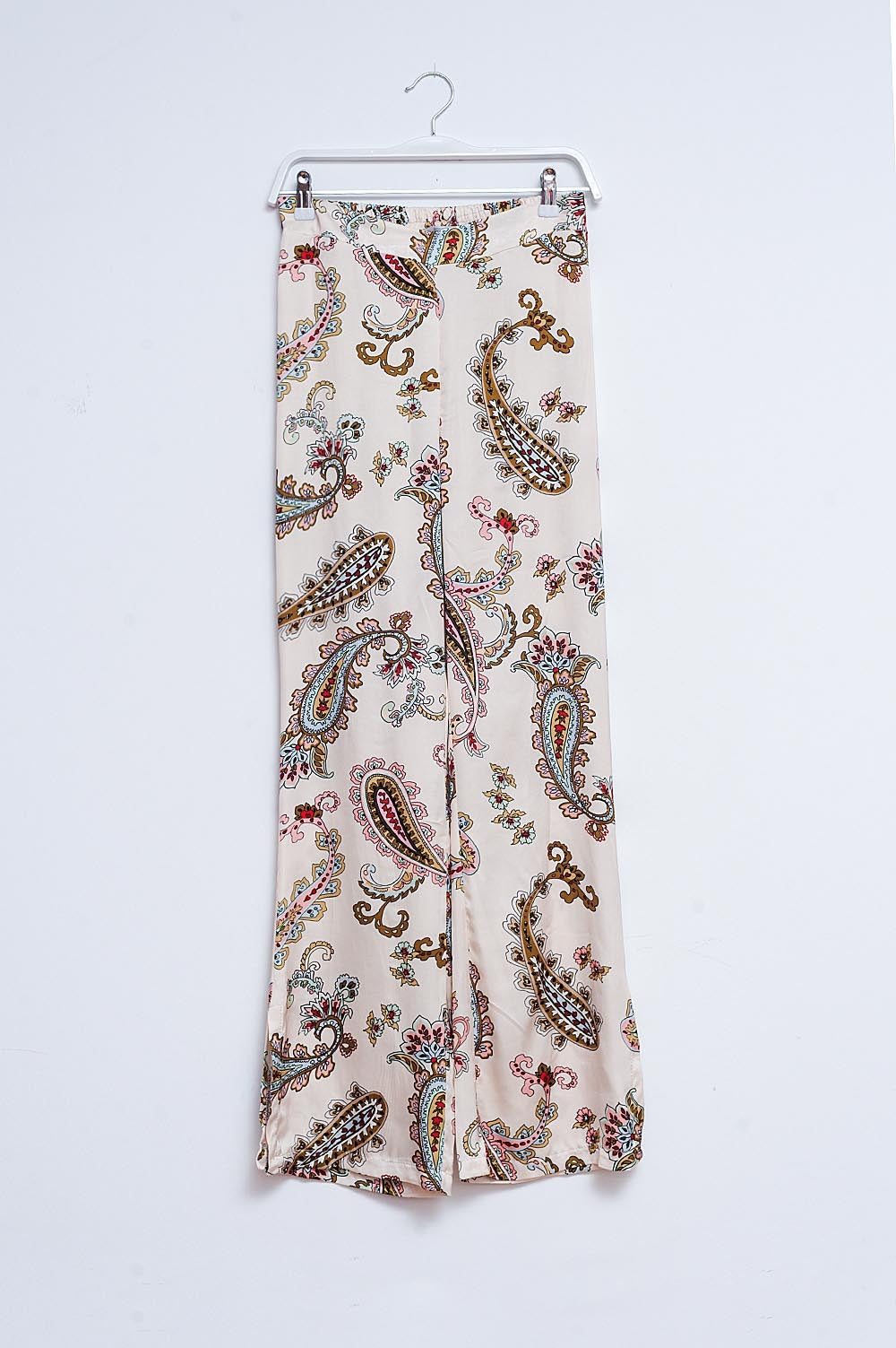 Wide leg pants in paisley floral