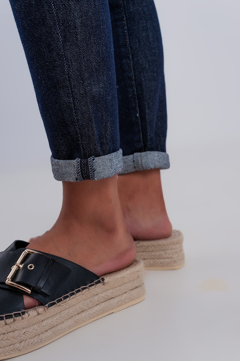 High waisted basic jean in dark blue