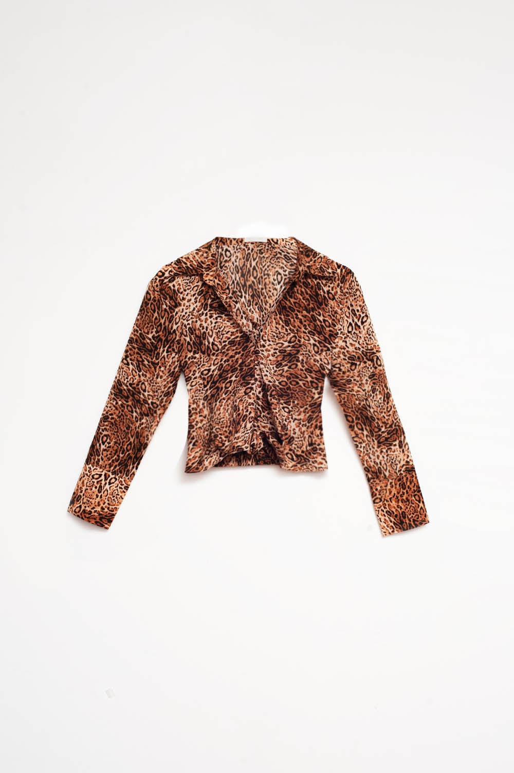 Cropped shirt in leopard