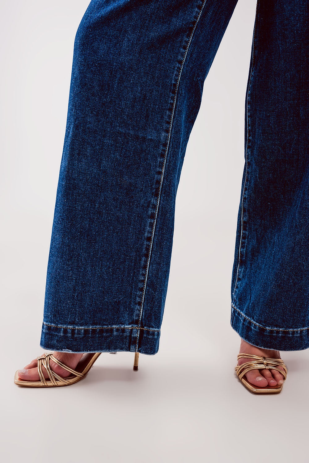 Button front jean in mid blue