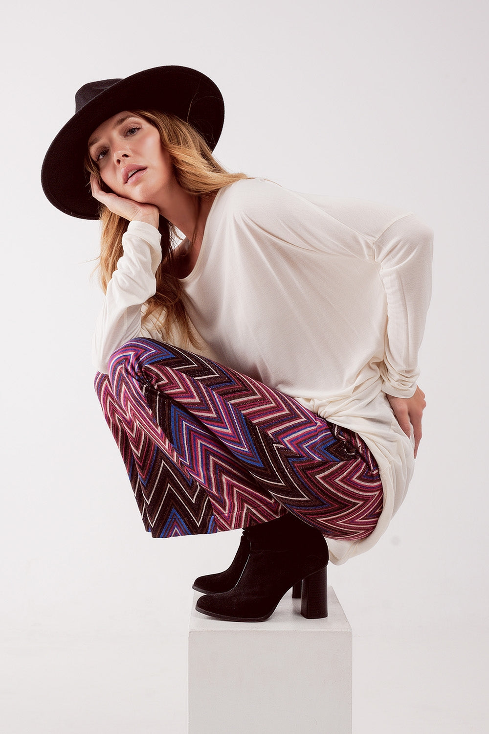 Pants in fuchsia geo print