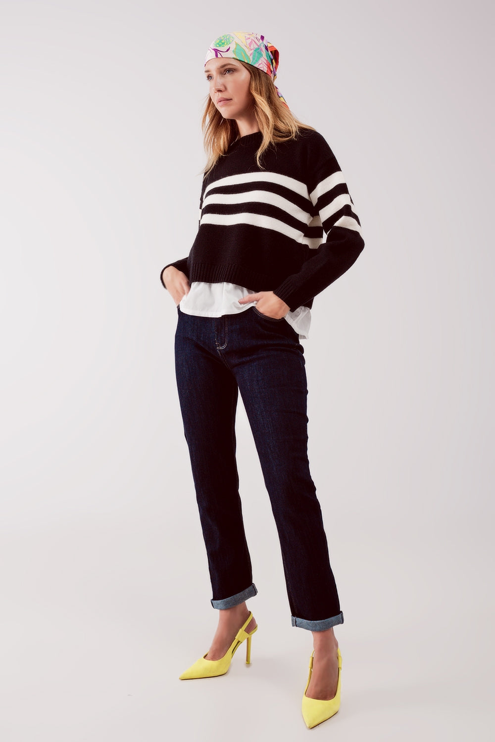 straight fit jeans in dark wash blue