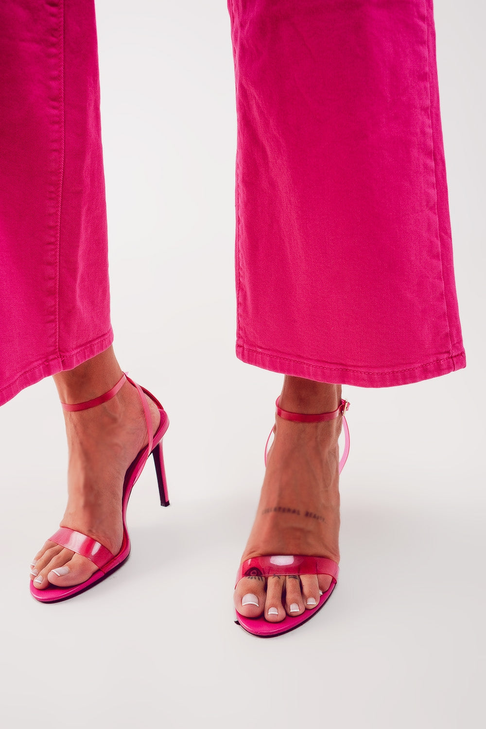 Cropped wide leg jeans in fushia