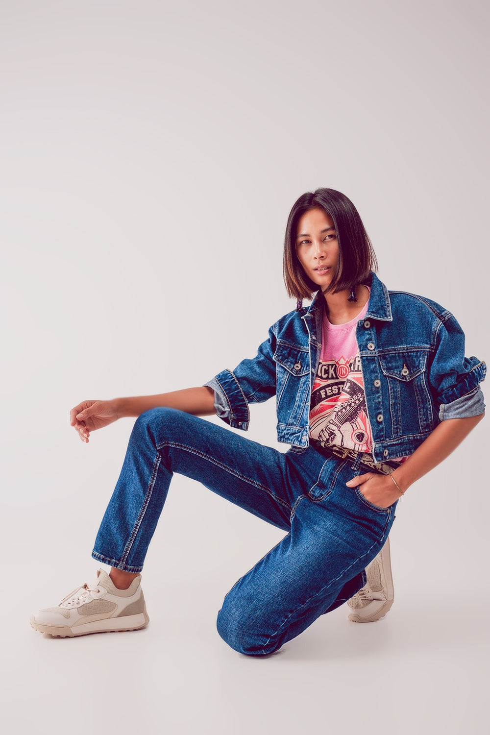 Straight leg jeans in thrift blue