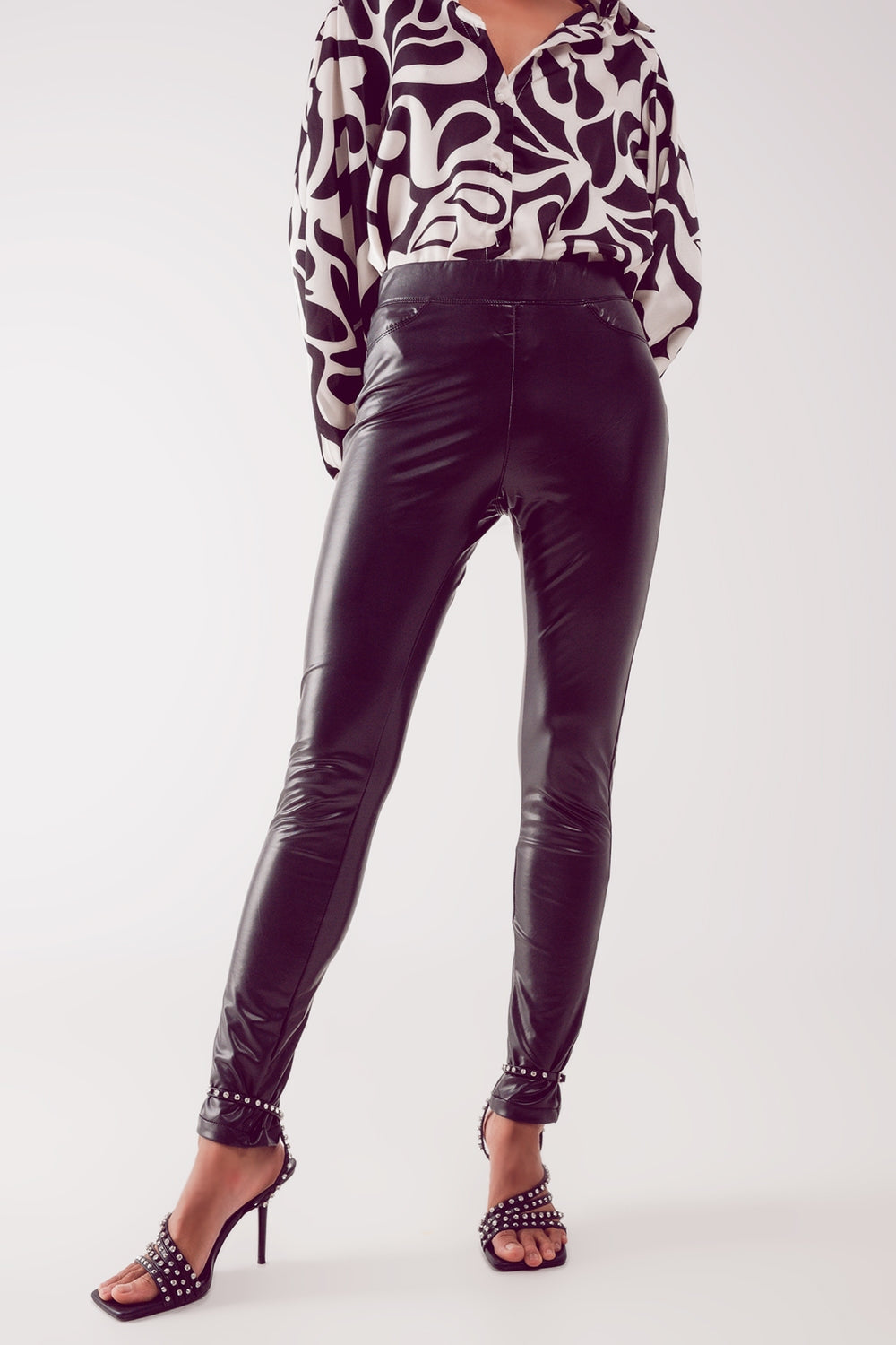 Leather look leggings in black