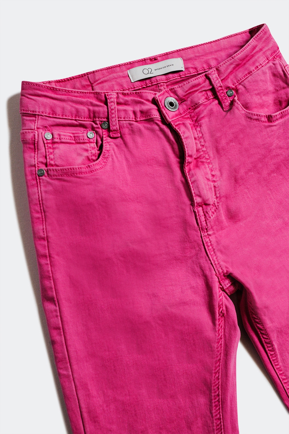 Flare jeans with raw hem edge in fuchsia