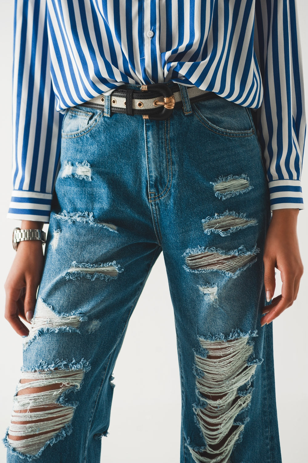 destroyed boyfriend jeans in blue