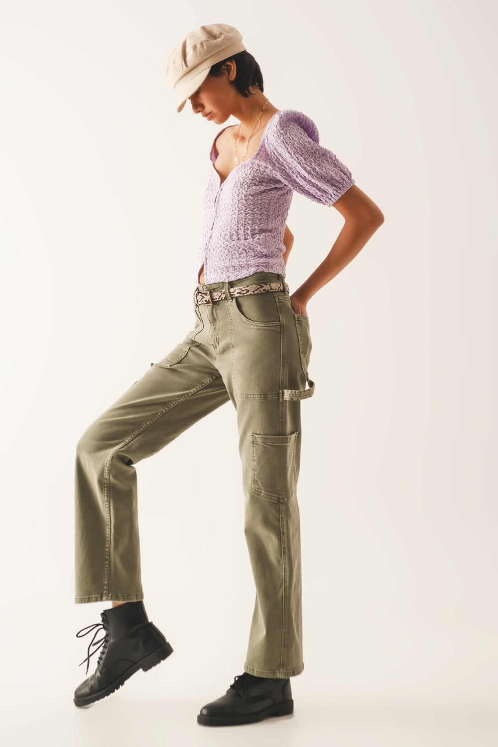 Top with balloon sleeves and hook and eye closure in lila