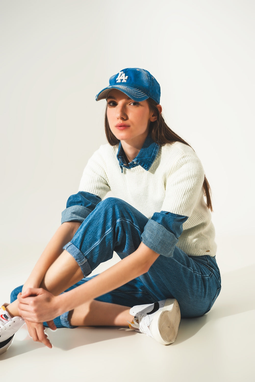 Straight leg jeans with darts at the waist in medium blue