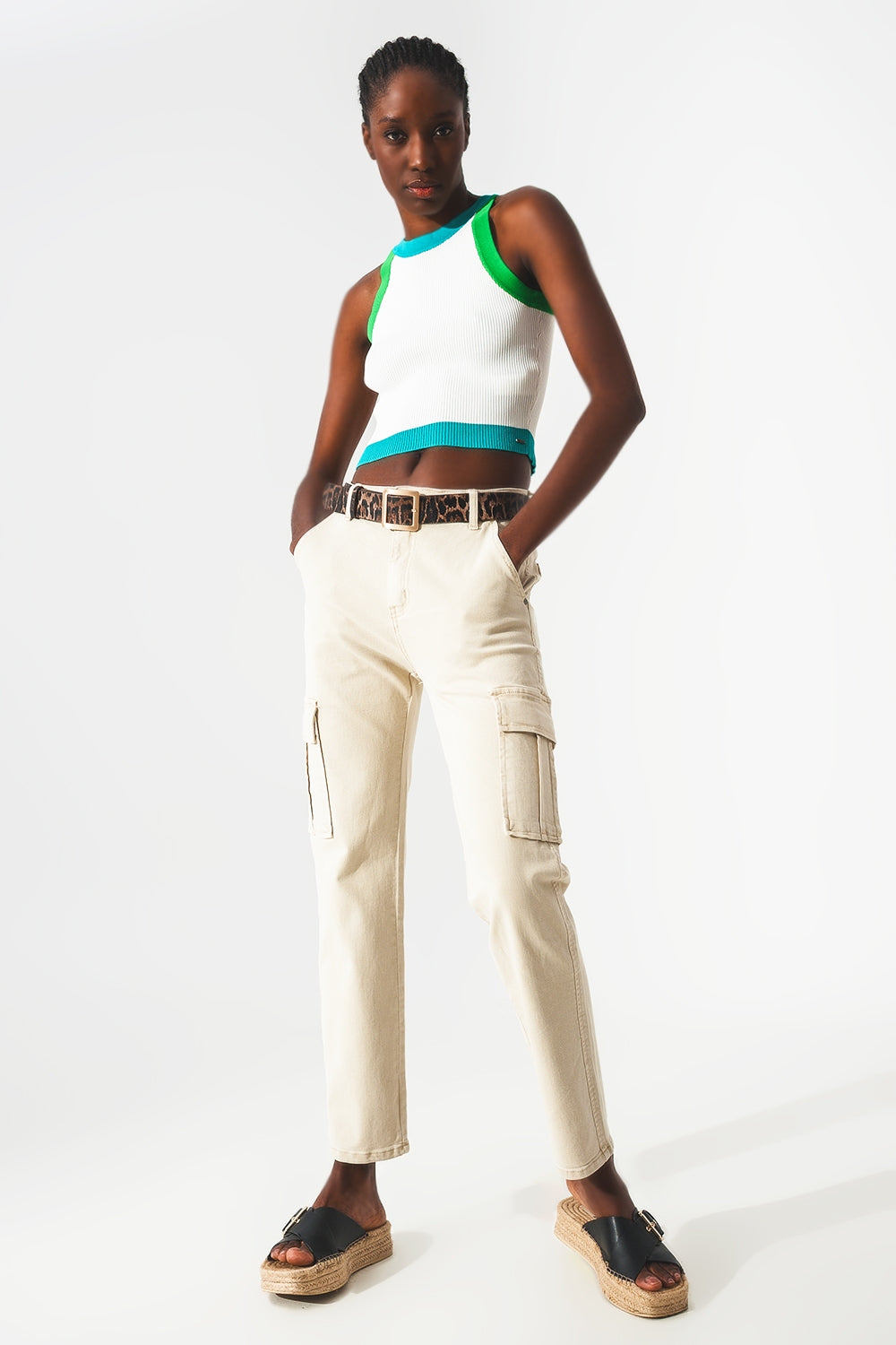 Relaxed cargo pants in beige