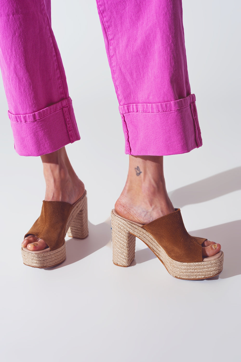 Straight Leg Jeans with Cropped Hem in Fuchsia