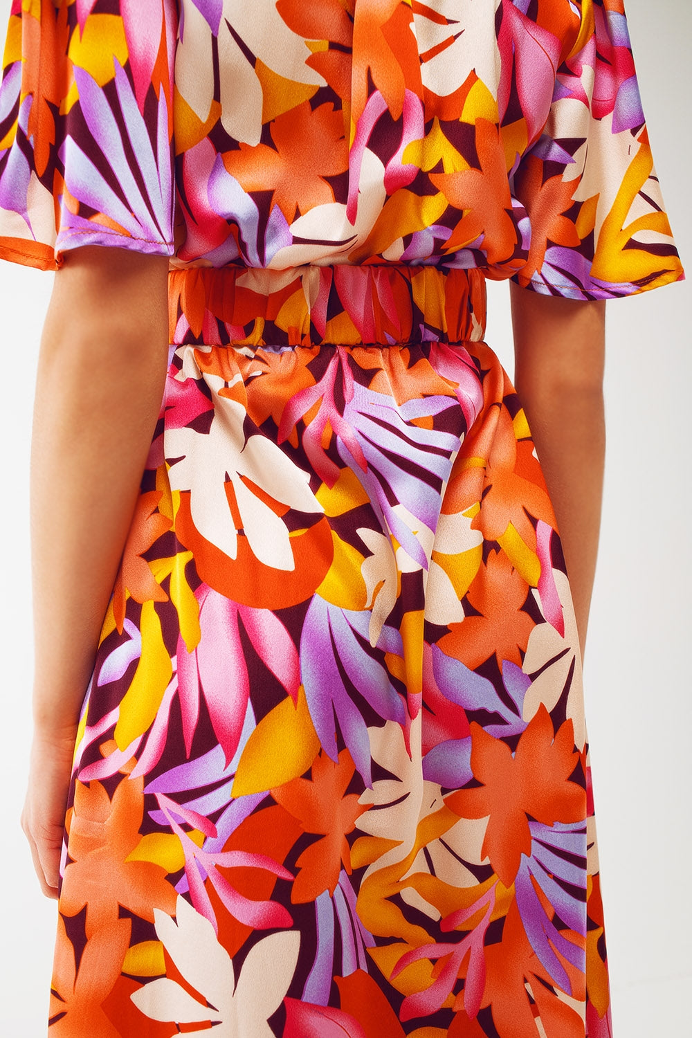 Pleated Maxi V Neck Dress in Multicolour