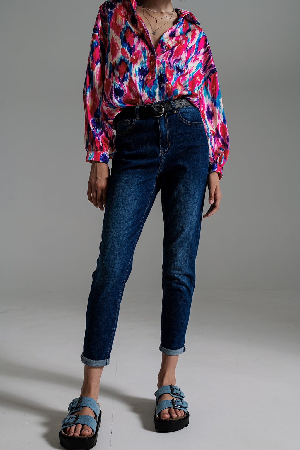 Regular Leg Basic Jeans in Mid Wash