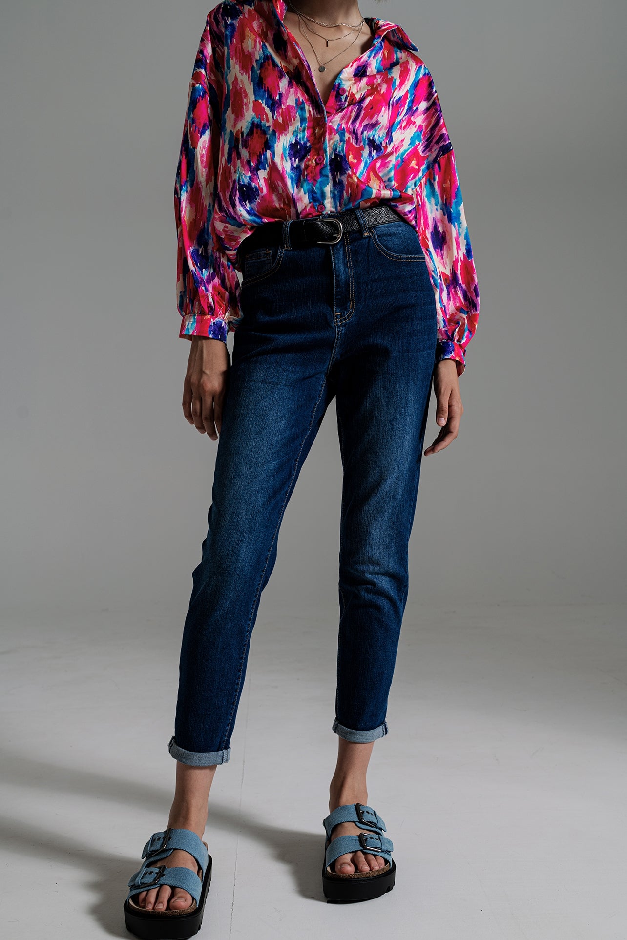 Regular Leg Basic Jeans in Mid Wash