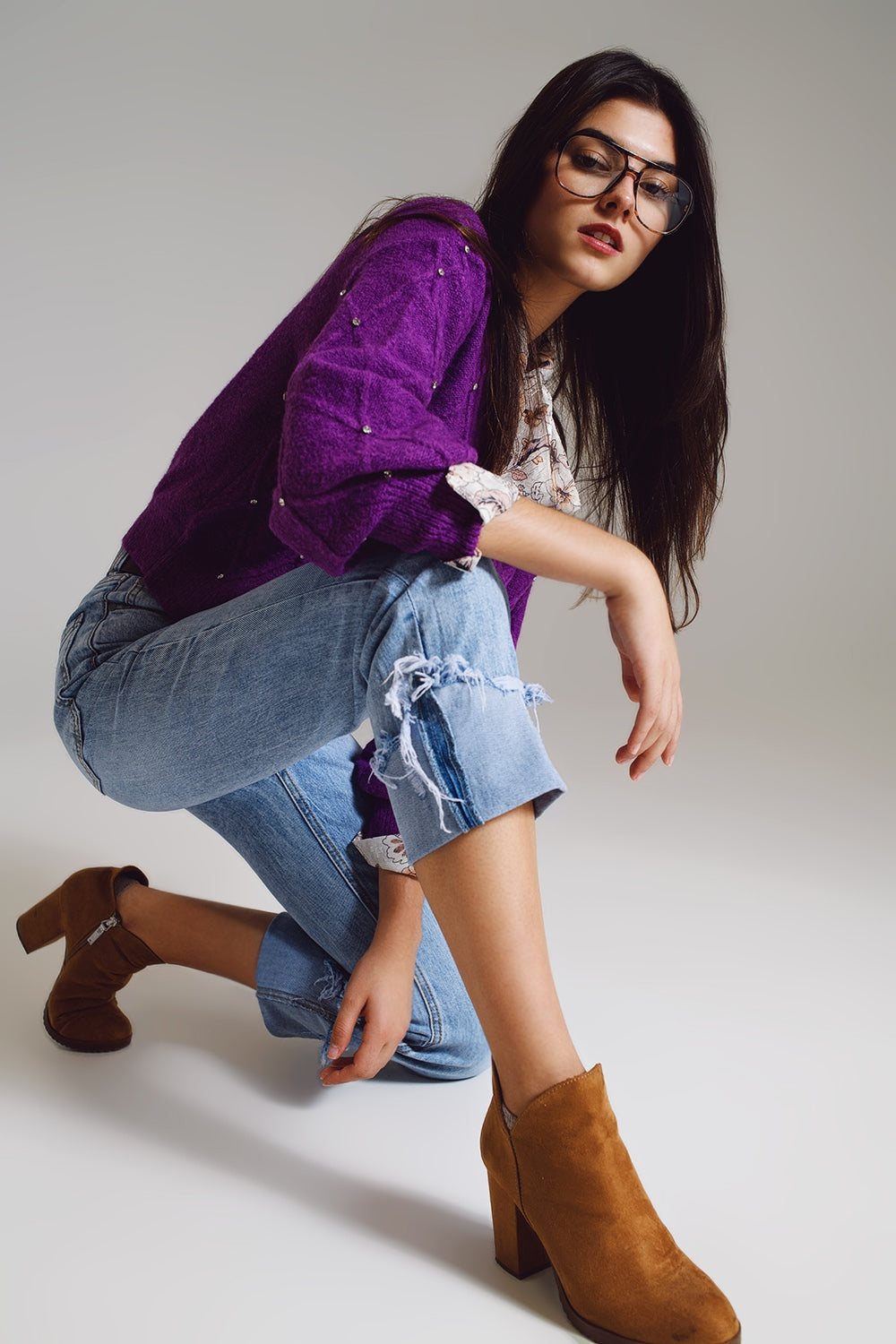 Straight leg jeans with distressed hem in light blue
