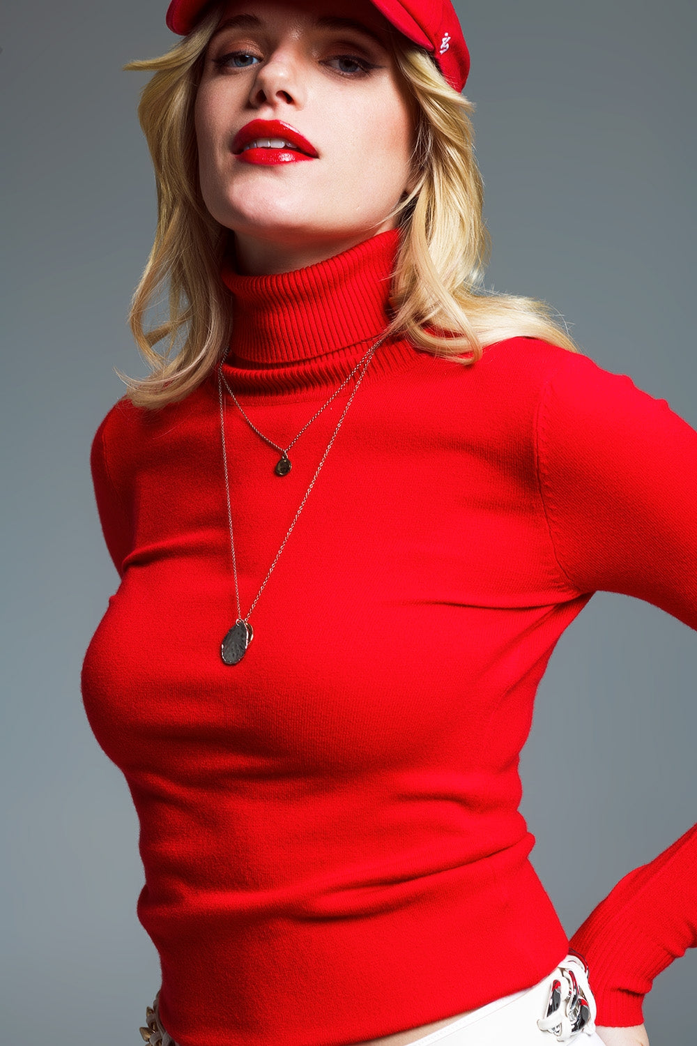Fine knit high neck jumper in red
