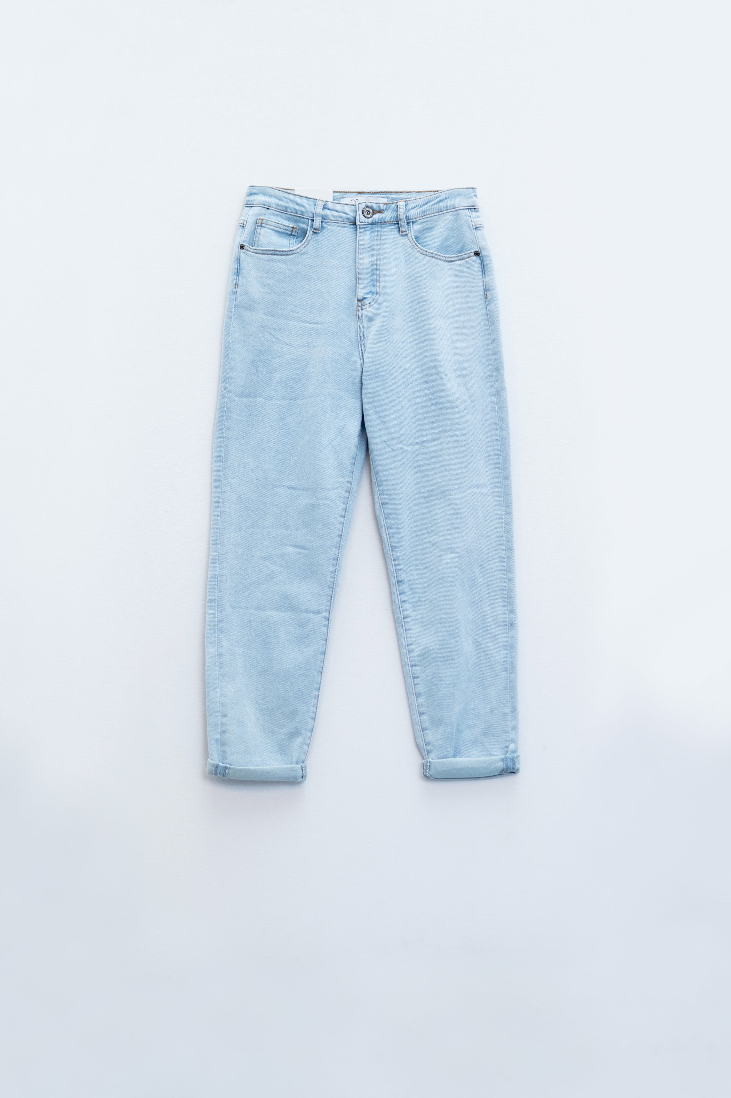 Straight light blue jean with hem and five pockets