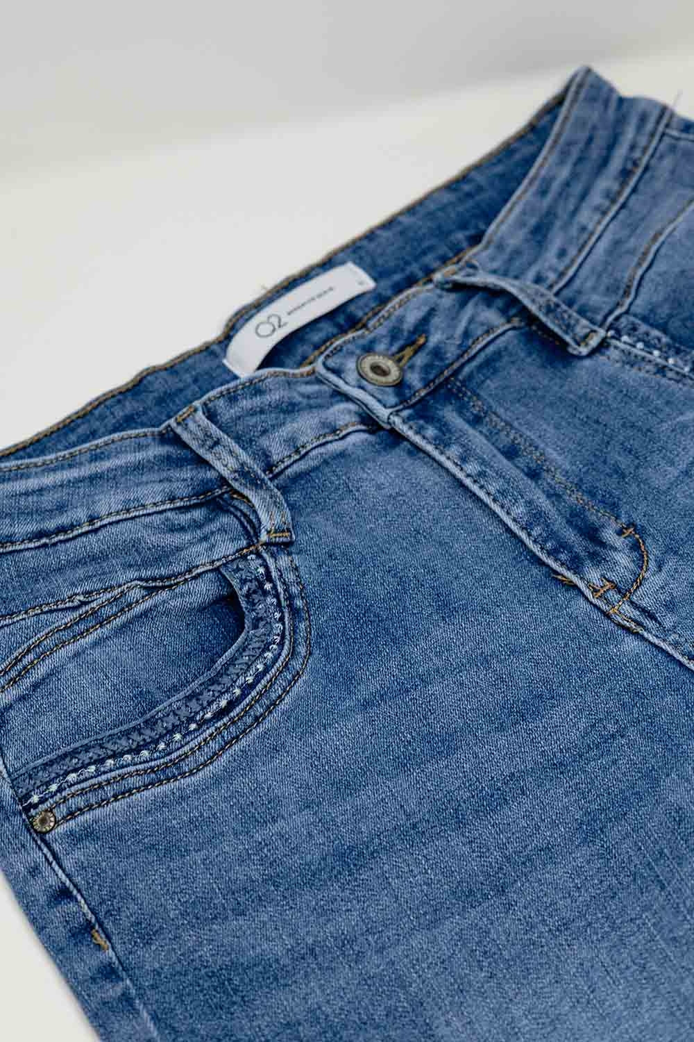 Skinny Jeans In light wash with detail on the pocket