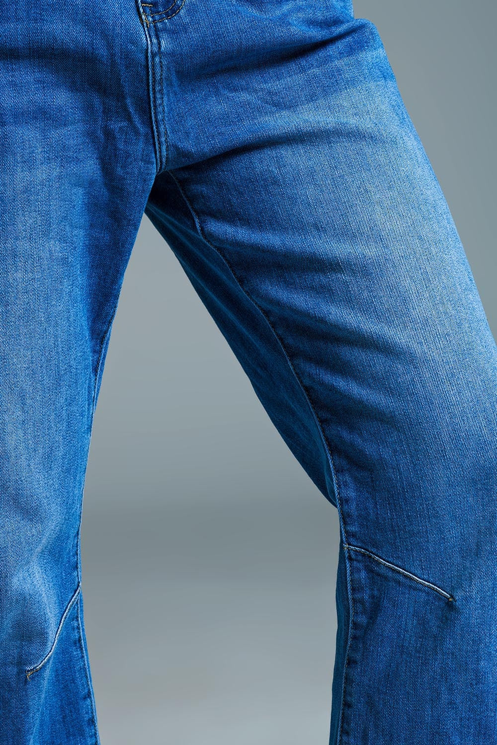 Basic Mom Fit Jeans In Mid Wash With Knee Darts