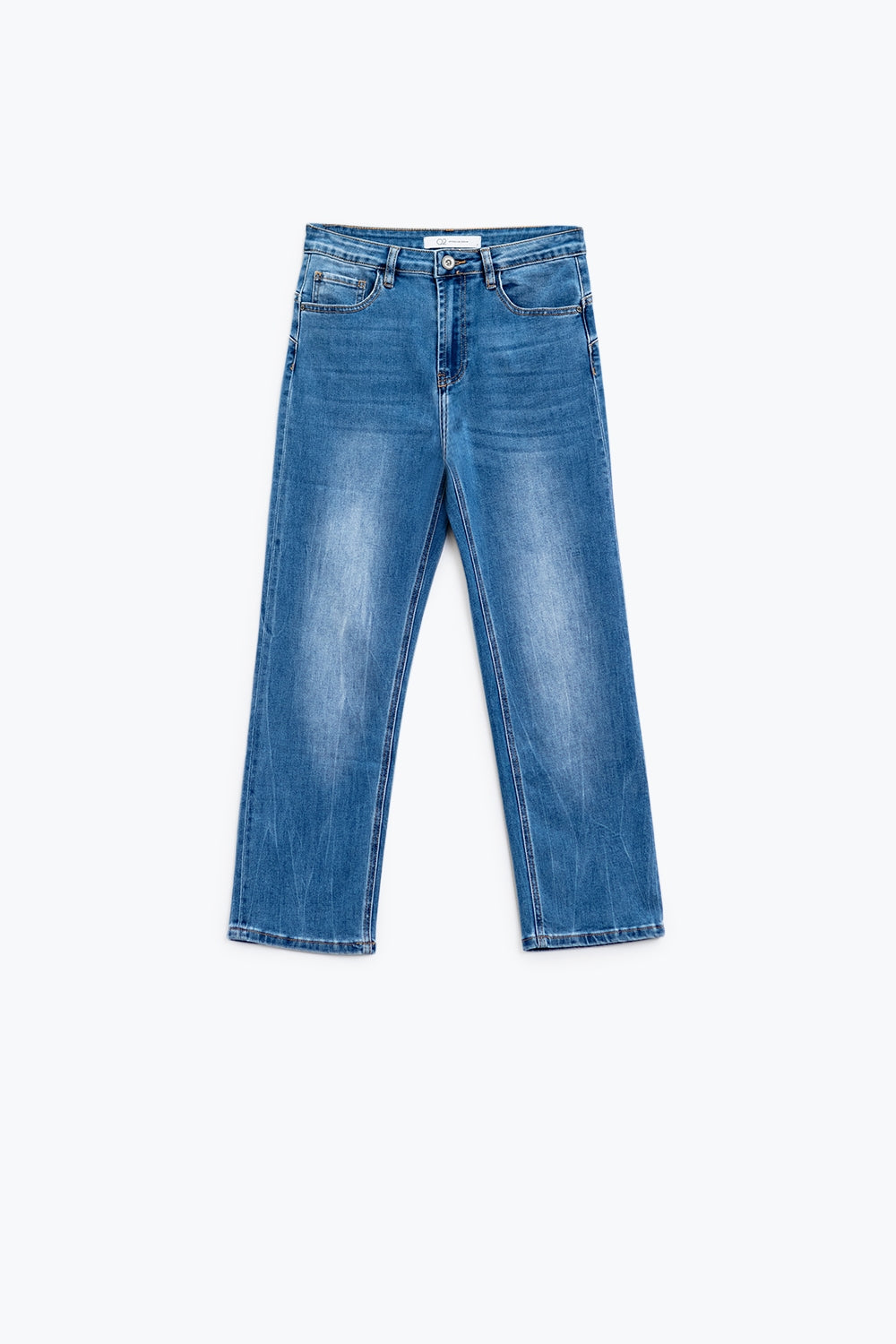Basic straight jeans with five pockets and frontal metalic button closure