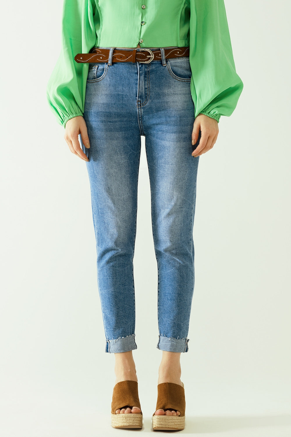 Washed effect push-up jeans with five pockets and hem