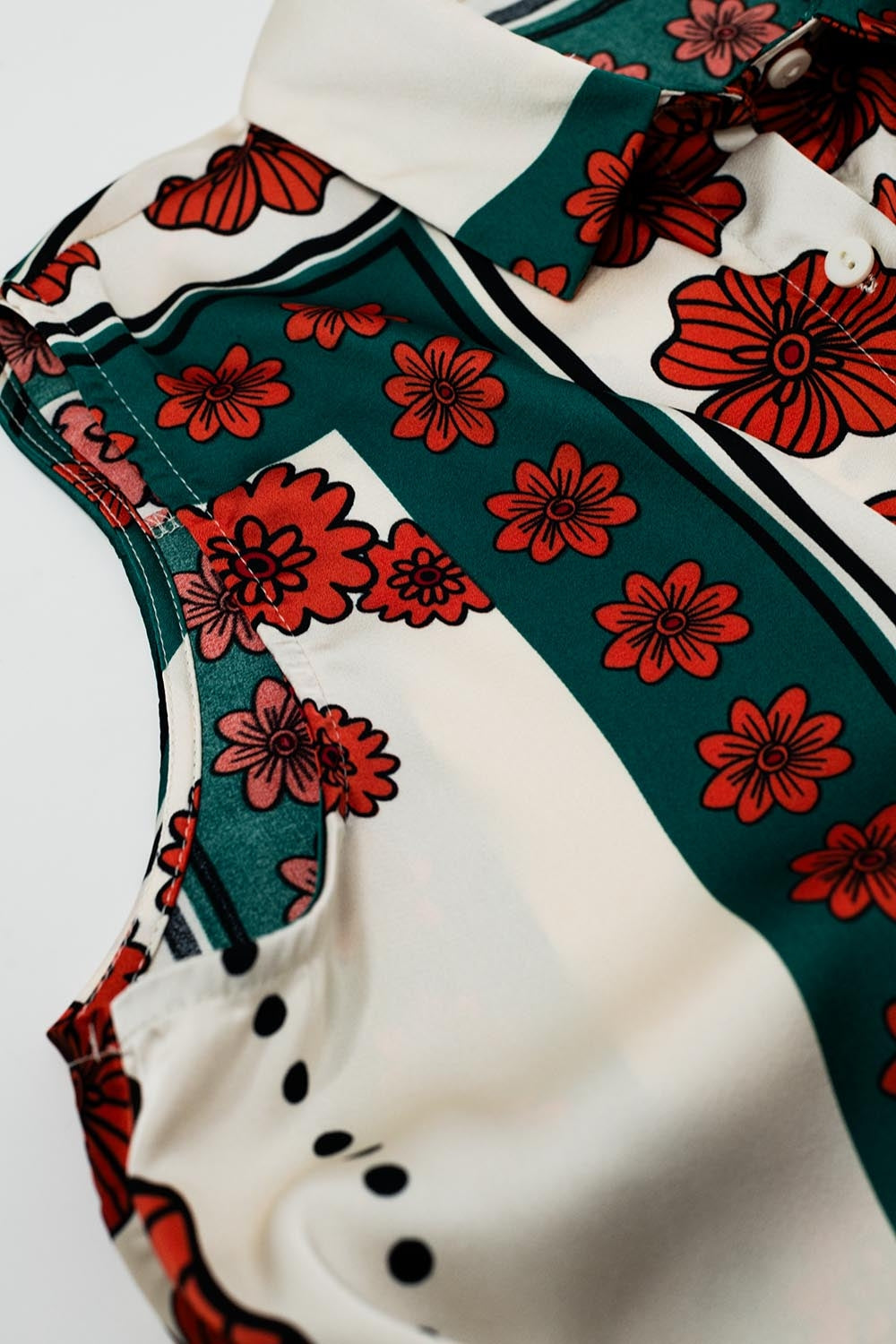 Sleeveless Creme Shirt With Floral Design