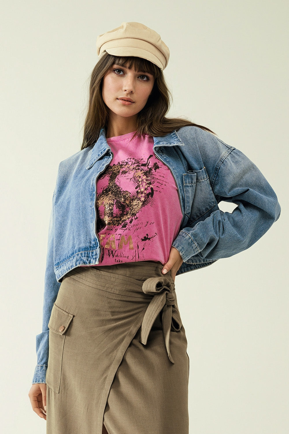 Short Sleeve T-shirt With Graphic Peace Sign Design At The Front In Fuchsia