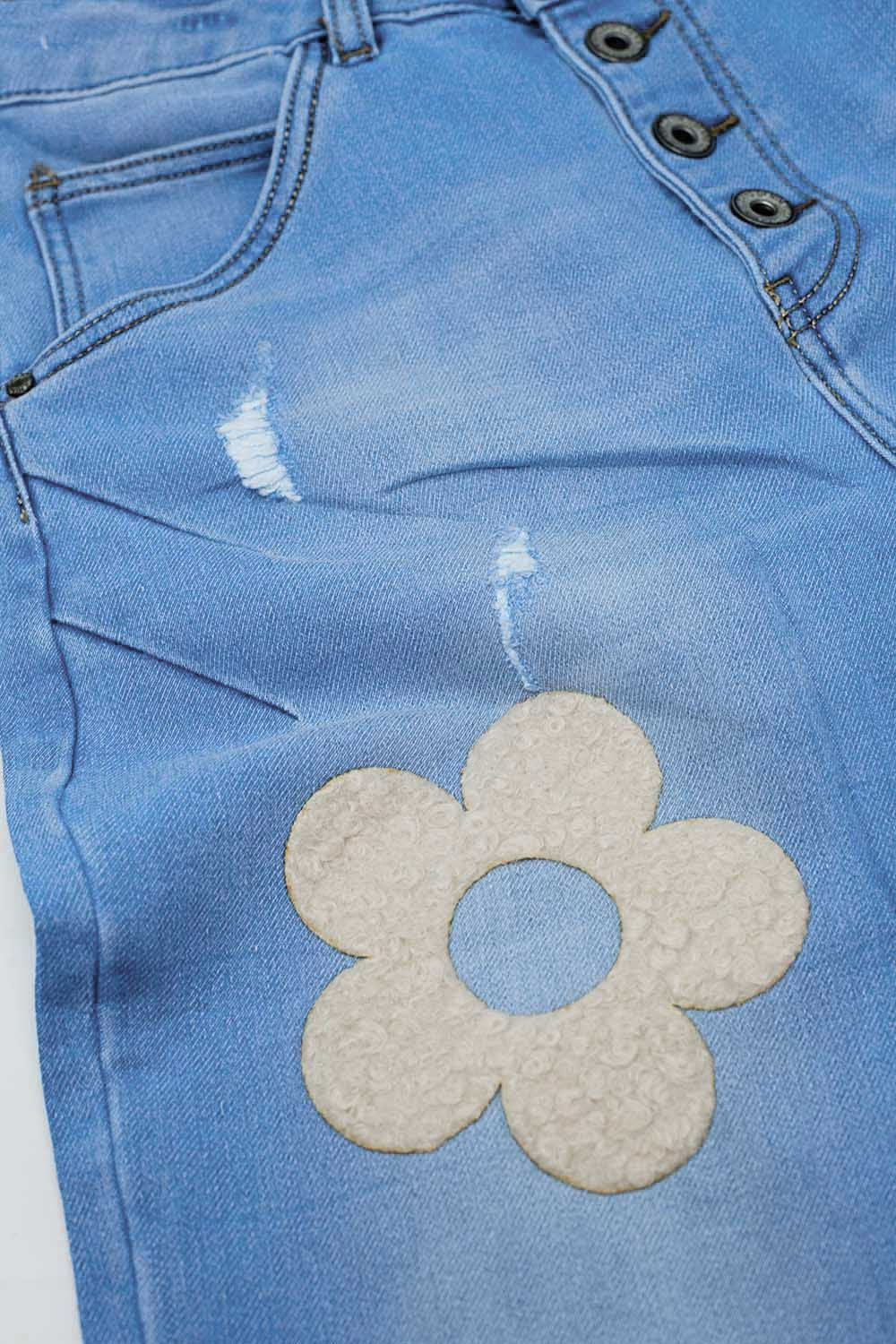 Straight Jeans With Button Closing and Flower Detail in Front
