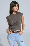 Khaki short-sleeved top crossed at the bottom front