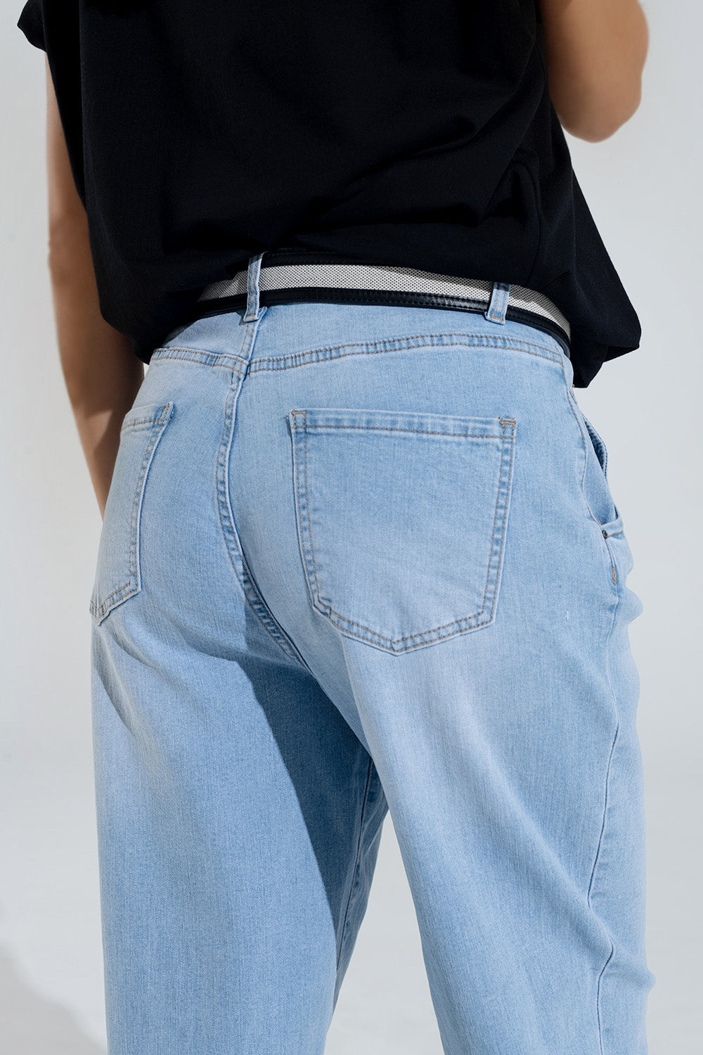 Light Wash Mom Jeans With Side Pockets