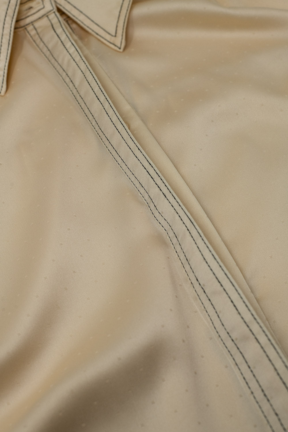 Sleeveless Blouse with pollo collar in beige