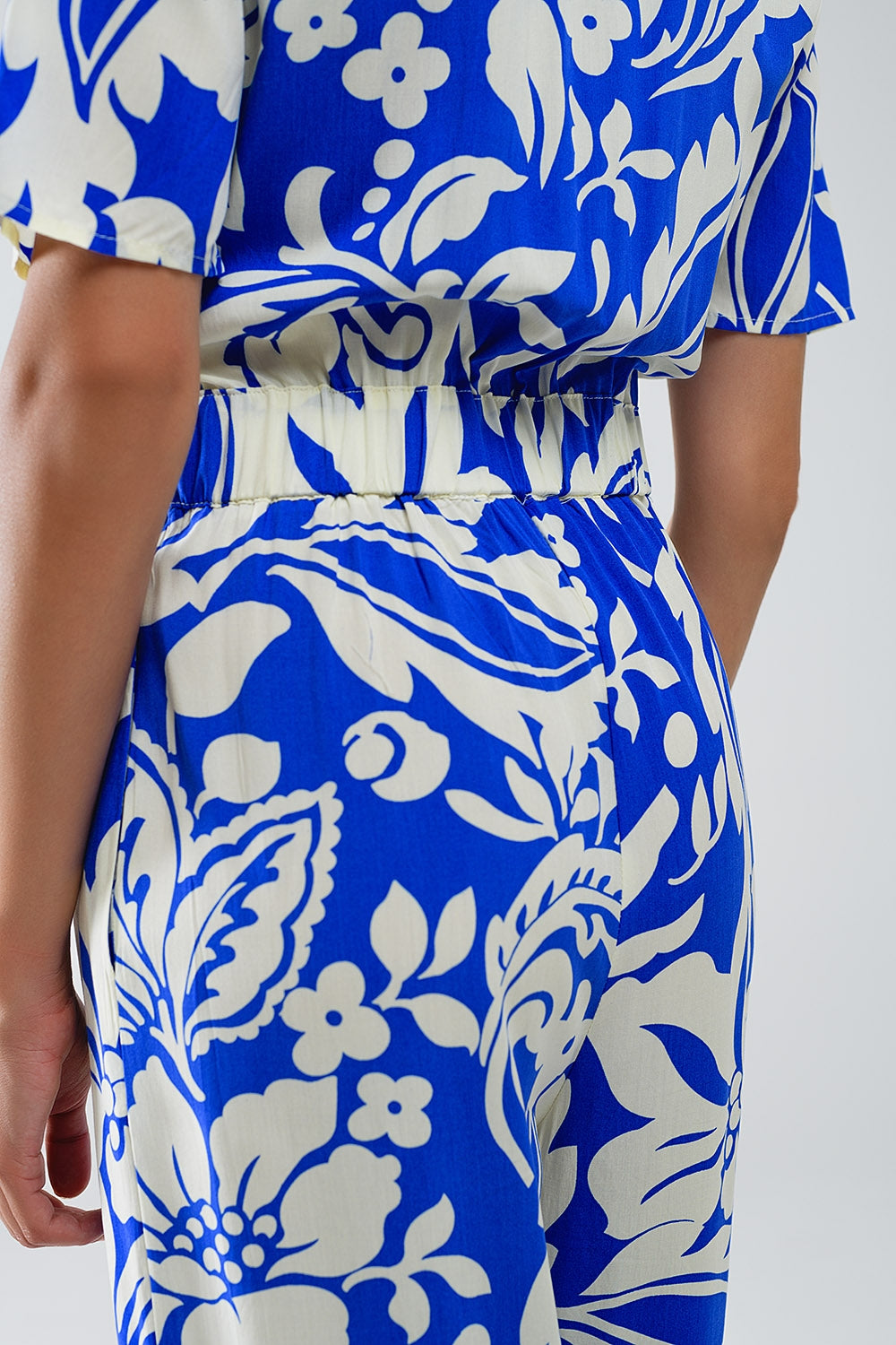UNIKCOSA Short Sleeve Key Hole Front Floral Jumpsuit In Blue